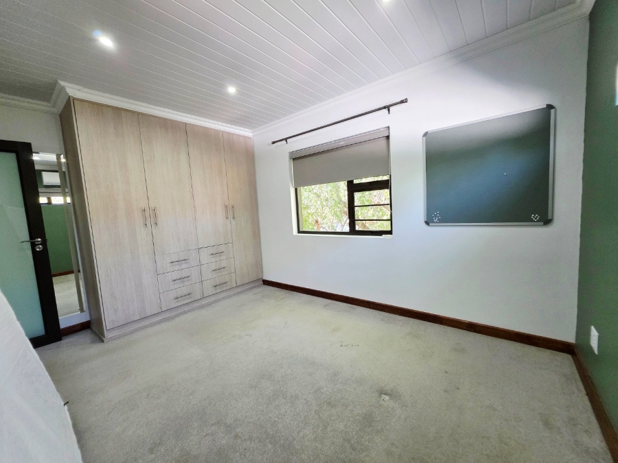 5 Bedroom Property for Sale in Langenhovenpark Free State